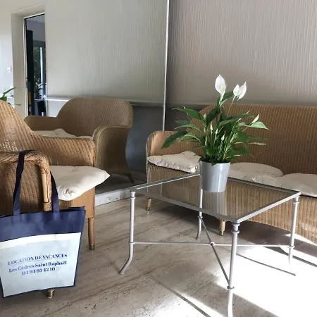 2 Pieces Avec Balcon Et Terrasse - A 50m - Clim, Wifi, Parking - Fr-1-466a-17 Διαμέρισμα Saint-Raphaël