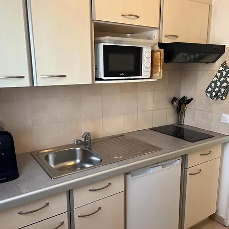 2 Pieces Avec Balcon Et Terrasse - A 50m - Clim, Wifi, Parking - Fr-1-466a-17 *