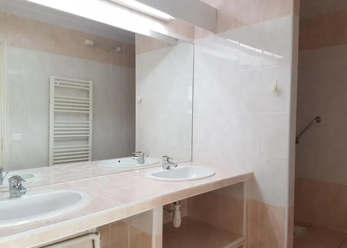 2 Pieces Avec Balcon Et Terrasse - A 50m - Clim, Wifi, Parking - Fr-1-466a-17 *